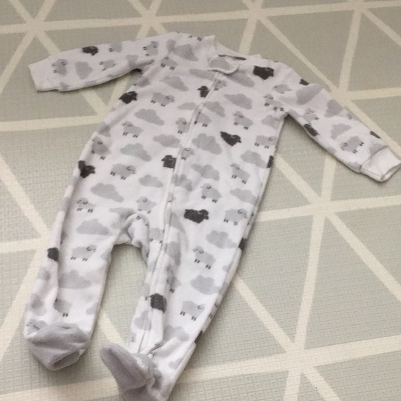 CARTERS warm footed soft sleeper gray sheep design. Excellent condition. Size 9M - Picture 1 of 2